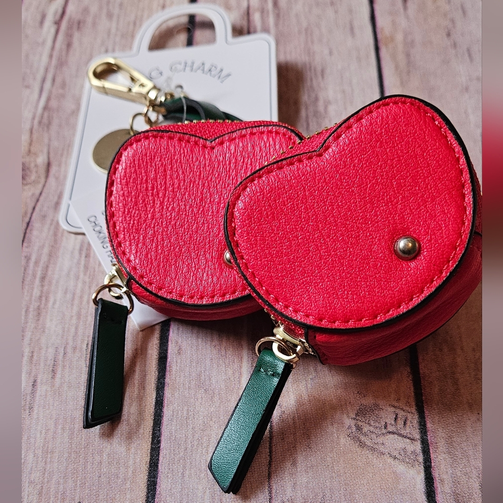 DSW Red Heart Bag Charm with Gold Accents NWT - Picture 9 of 11